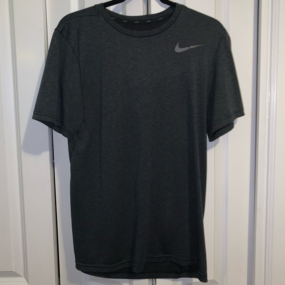 Men’s dark grey dri-fit top